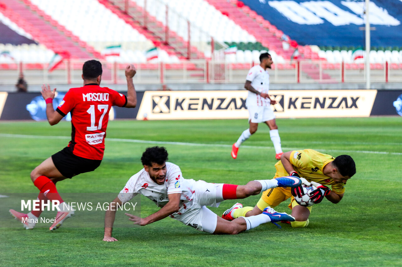 لیگ برتر فوتبال - تراکتور و پرسپولیس