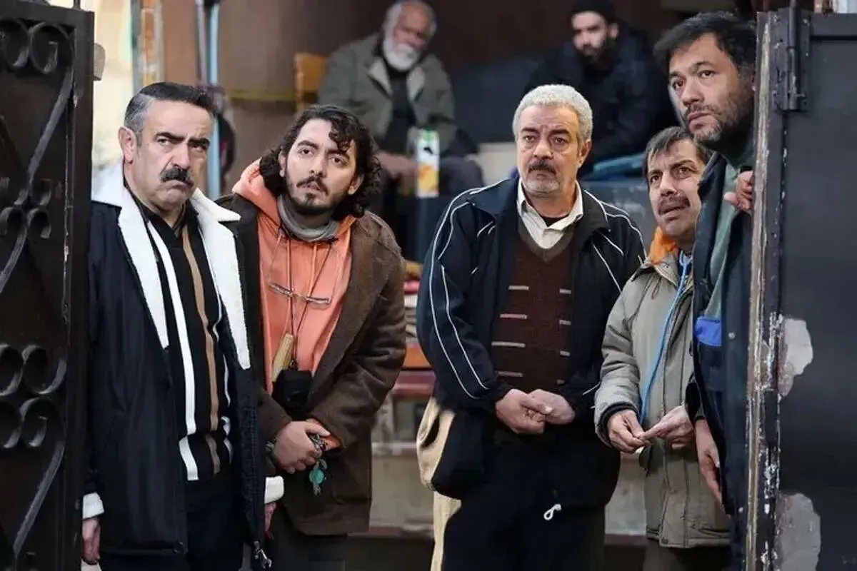 ببینید| صداوسیما در آغوش گرفتن پدر و فرزند را هم سانسور کرد