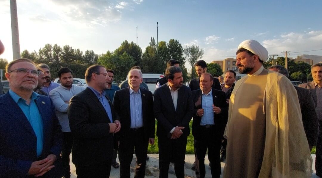 رونمایی از دیوارنگاره مبل، منبت و انگور در ملایر با حضور وزیر دادگستری