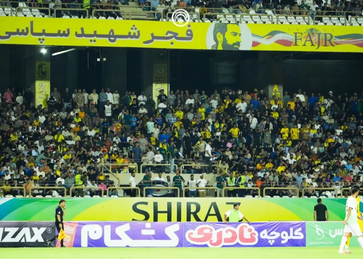 سکوت بازیکنان دو تیم و ناراحتی سرمربیان/ همه عصبانی ورزشگاه شیراز را ترک کردند!