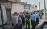 تجمع بازنشستگان کارگری شوش مقابل دفتر نماینده/ بیمارستان ملکی نداریم