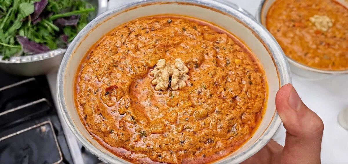 کال جوش؛ طرز تهیه غذای سنتی تهرانی با کشک، گردو و گوجه