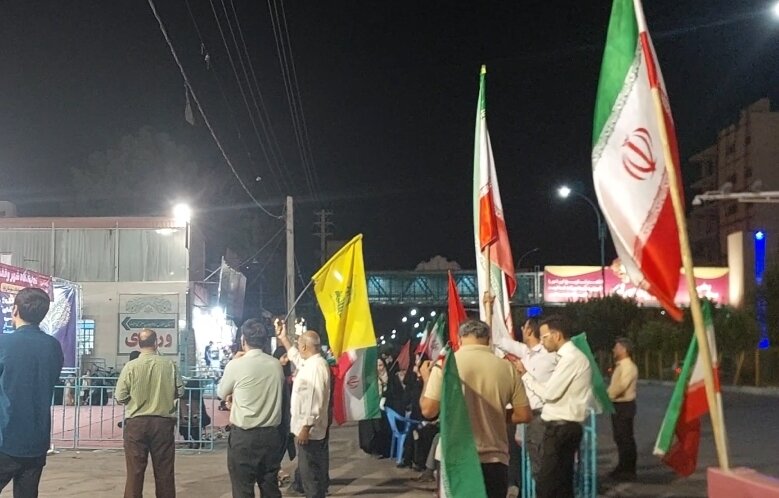 مردم دارالعباده یزد سنگر خیابانی خود را رها نمی‌کنند