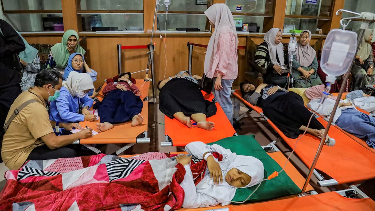 مقامات اندونزی به مسمومیت غذایی ناشی از غذای رایگان مدرسه پس از بیماری بیش از 500 نفر مشکوک هستند