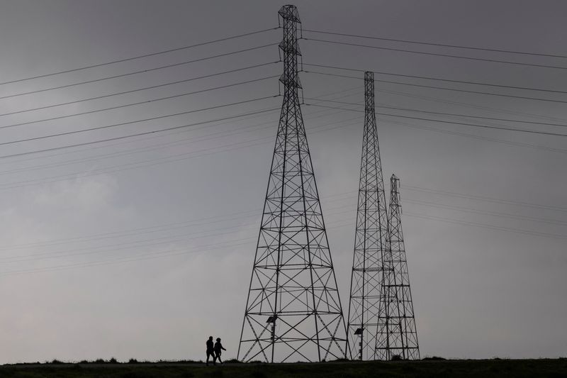 PG&E بازبینی را آغاز می‌کند و 2 میلیارد دلار هزینه را پس از شکست صورت‌حساب آتش‌سوزی به تعویق می‌اندازد