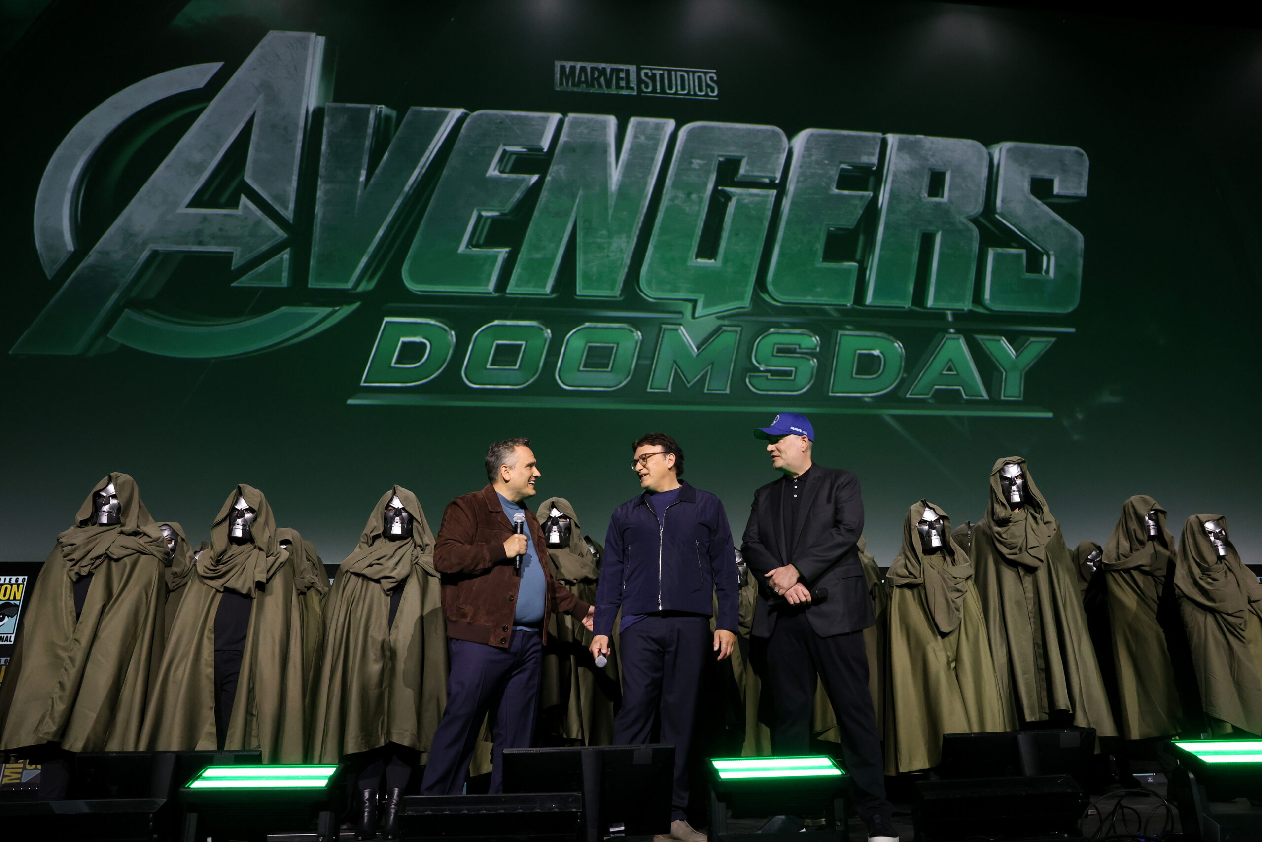 جو روسو با فیلمنامه ای ناتمام درباره دفاع از دوربین های رولینگ در فیلم Avengers: Doomsday توضیح می دهد