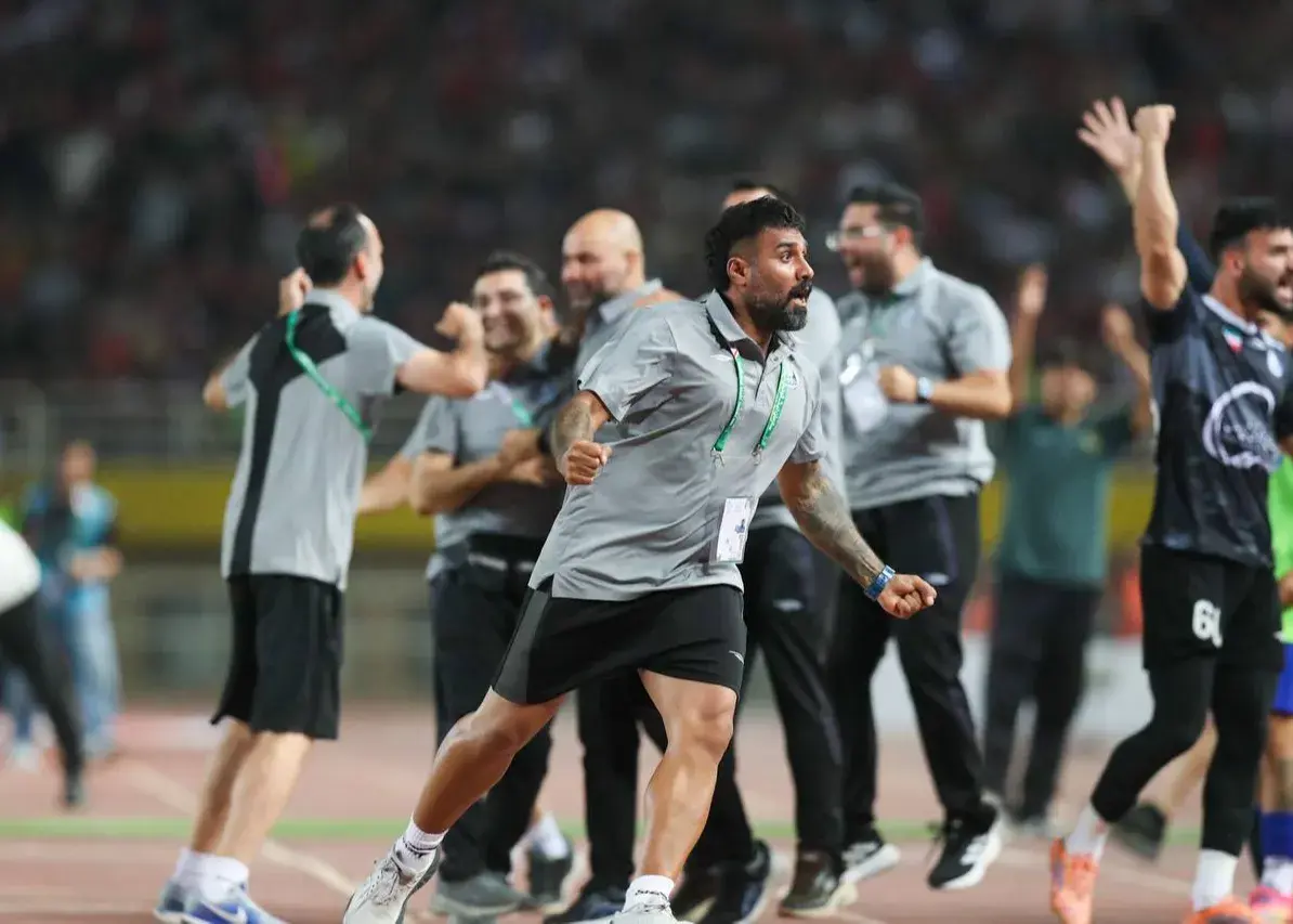 میلاد شادی گل دوران بازیاش را تکرار کرد:/ تکرار قاب خاص: میداوودی-فرهاد و سهراب!
