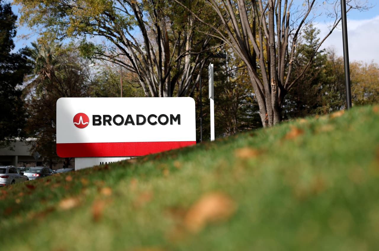 با کاهش سهام Broadcom، وال استریت بر پیش بینی شرکت تمرکز می کند