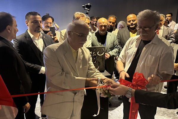 نخستین سالن سینمای هتلی اصفهان به نام علی نصیریان افتتاح شد