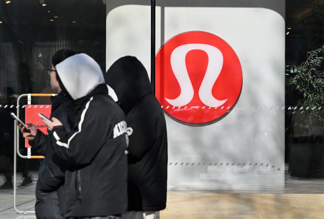 کاهش فروش Lululemon نگرانی های عمیق تری را در مورد چرخش این شرکت ایجاد می کند