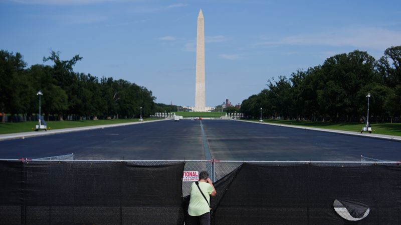 دولت ترامپ پیمانکار جدیدی را برای پاکسازی Reflecting Pool استخدام می کند