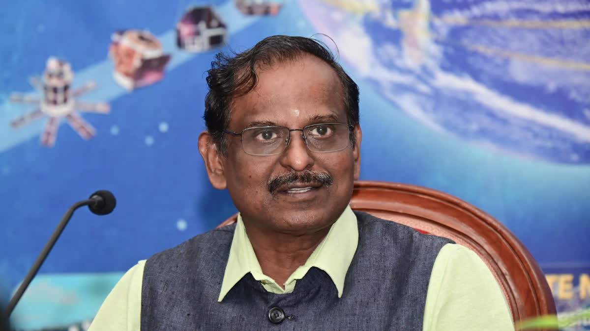 "ISRO به تنهایی نمی تواند نیازهای کشور را برآورده کند": وی نارایانان در مورد انتقاد از خصوصی سازی بخش فضا