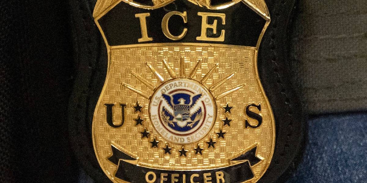 ورلد نیوز، افسر ICE به دروغ گفتن در مورد تیراندازی بی گناه است و از بازداشت آزاد می شود.