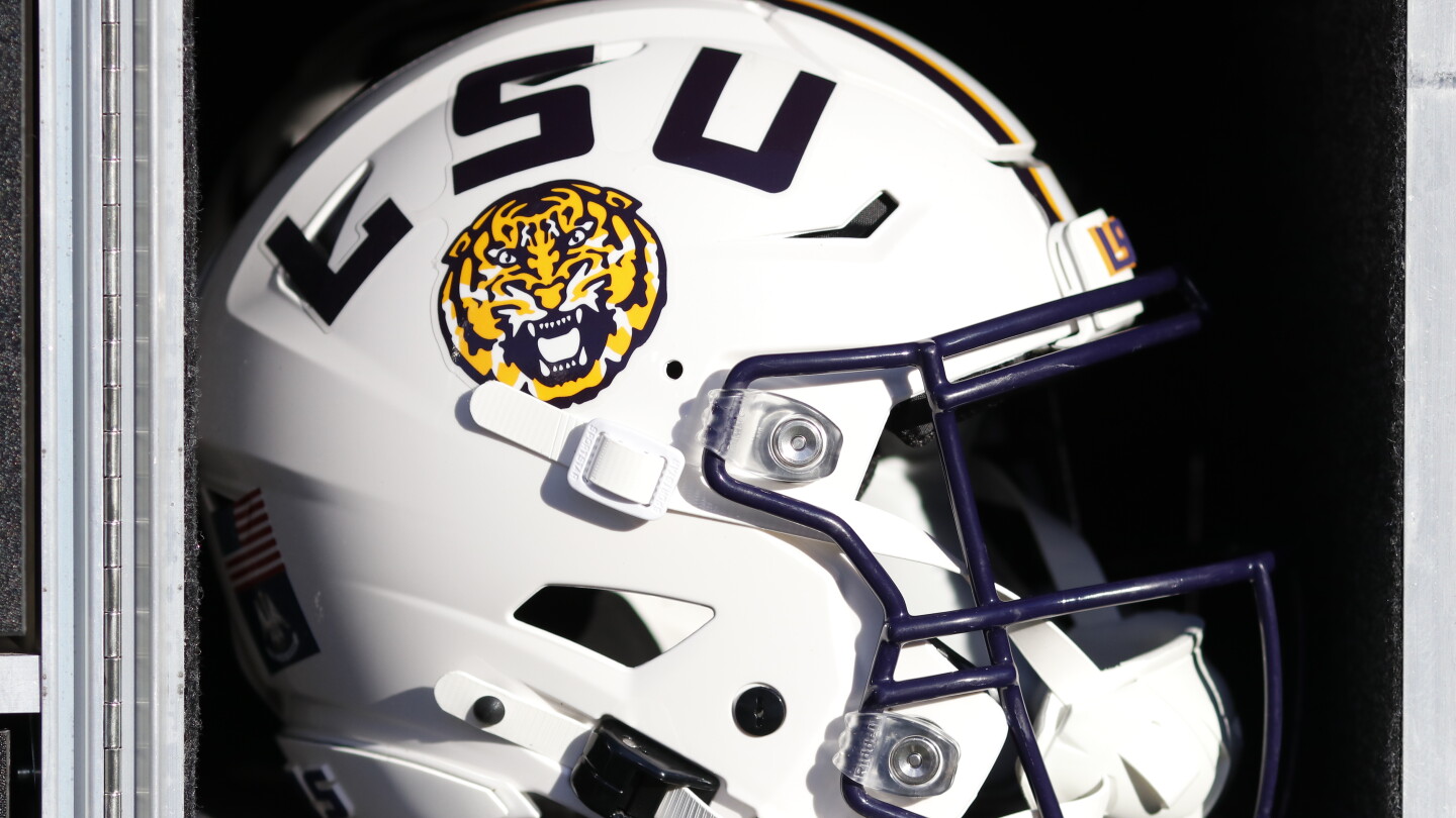 LSU در حال حاضر در مورد قرار دادن بازیکنان سابق NFL در فهرست چشمک می زند