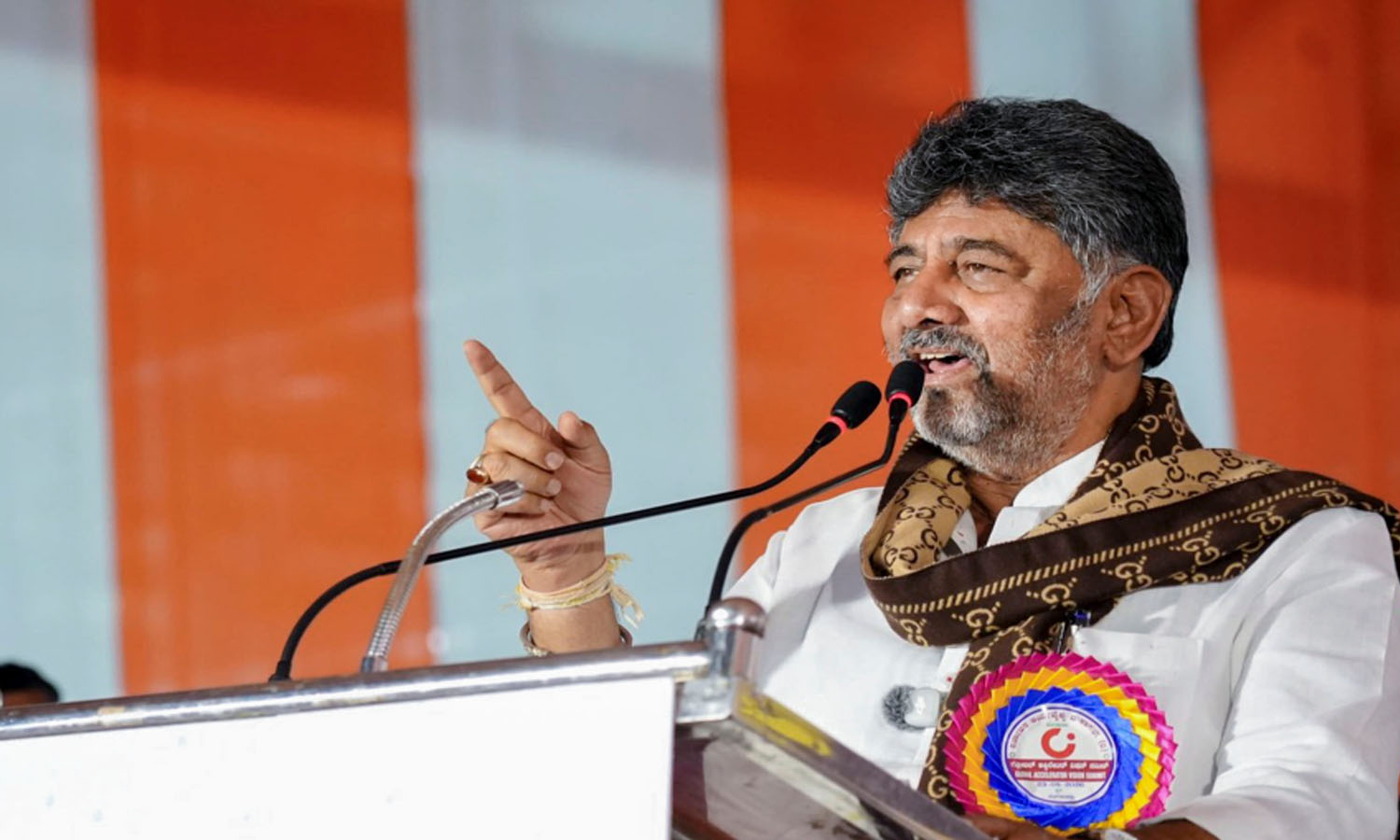 CM Shivakumar می گوید، معلمان کارناتاکا اکنون می توانند از پیشوند "Tr" استفاده کنند