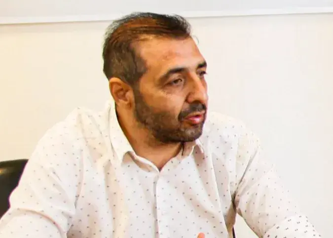 او به داور گفت خاک بر سرت / باهنر: عالیشاه از رختکن به خداداد فحش داد