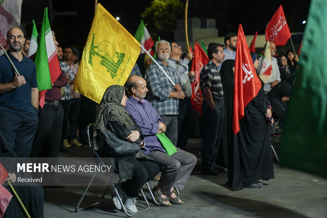 طنین فریاد «مرگ بر آمریکا» در اجتماع شبانه سلماسیها