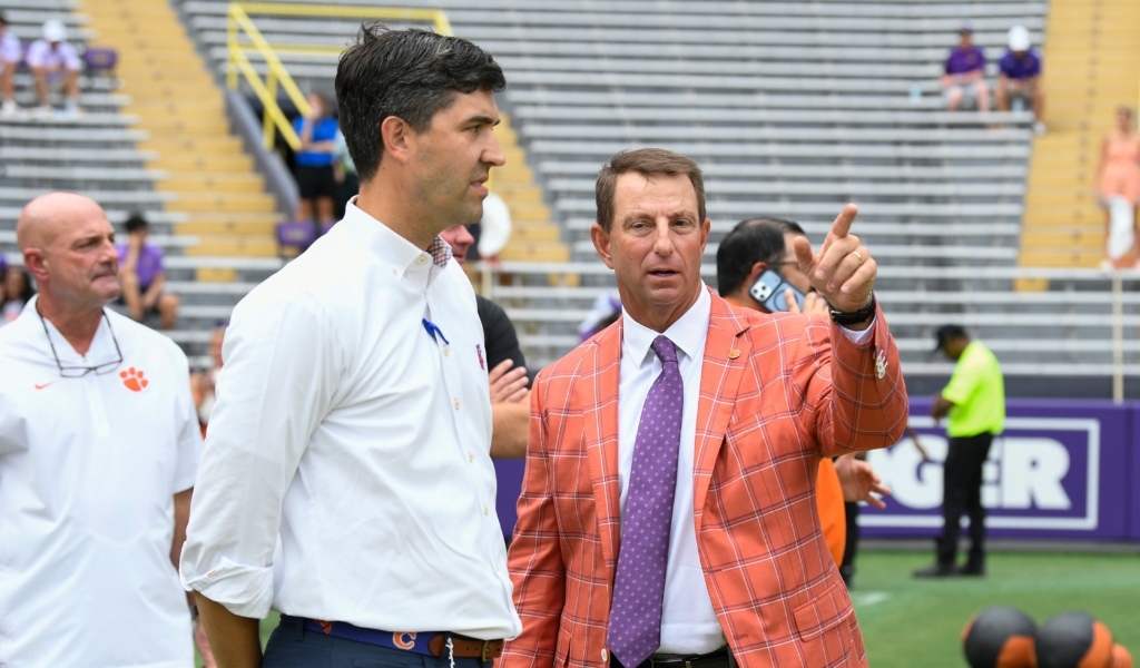 Swinney از LSU در Pregame راضی نیست
