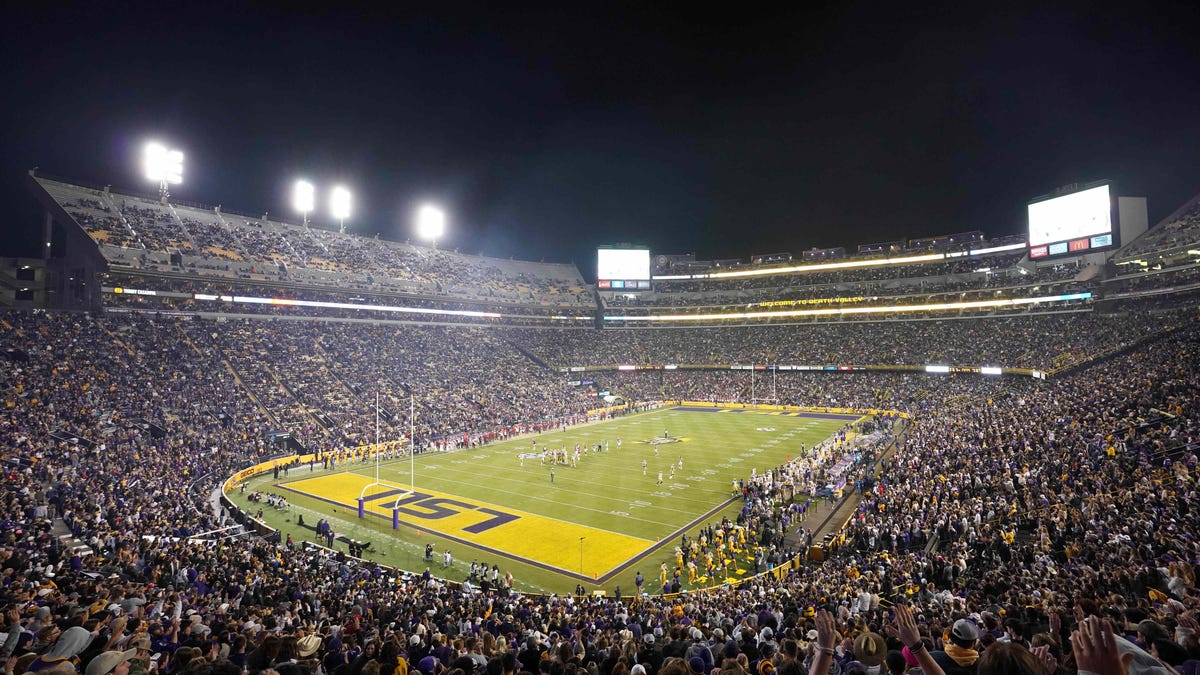 بهروزرسانی آبوهوای LSU در مقابل کلمسون: Lane Kiffin با تأخیر رعد و برق شروع شد