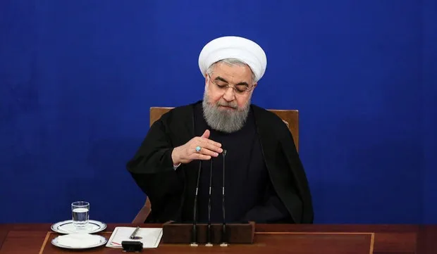 فرهیختگان علیه روحانی؛ «شیخ خسارت» صلاحیت اظهارنظر درباره مذاکره و اقتصاد را ندارد