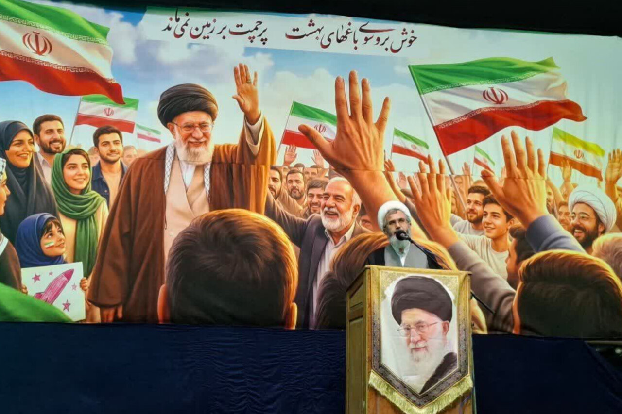 ملت ایران برابر هر نوع تعرضی ایستادگی میکند