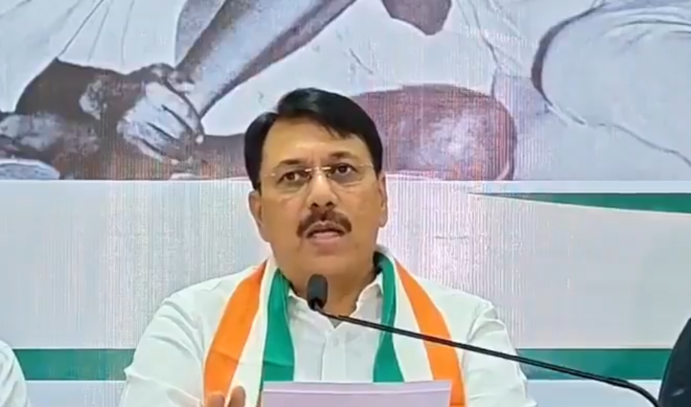 گزارش می گوید 6 حزب گجرات بیشتر از همه احزاب ملی به جز BJP کمک مالی دریافت کردند. درخواست کنگره ...