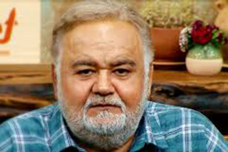 ببینید |رونمایی از تندیس اکبر عبدی توسط مادرش