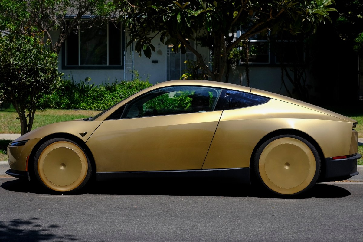 TechCrunch Mobility: تسلا Cybercab به جاده می رسد - و یک مشکل