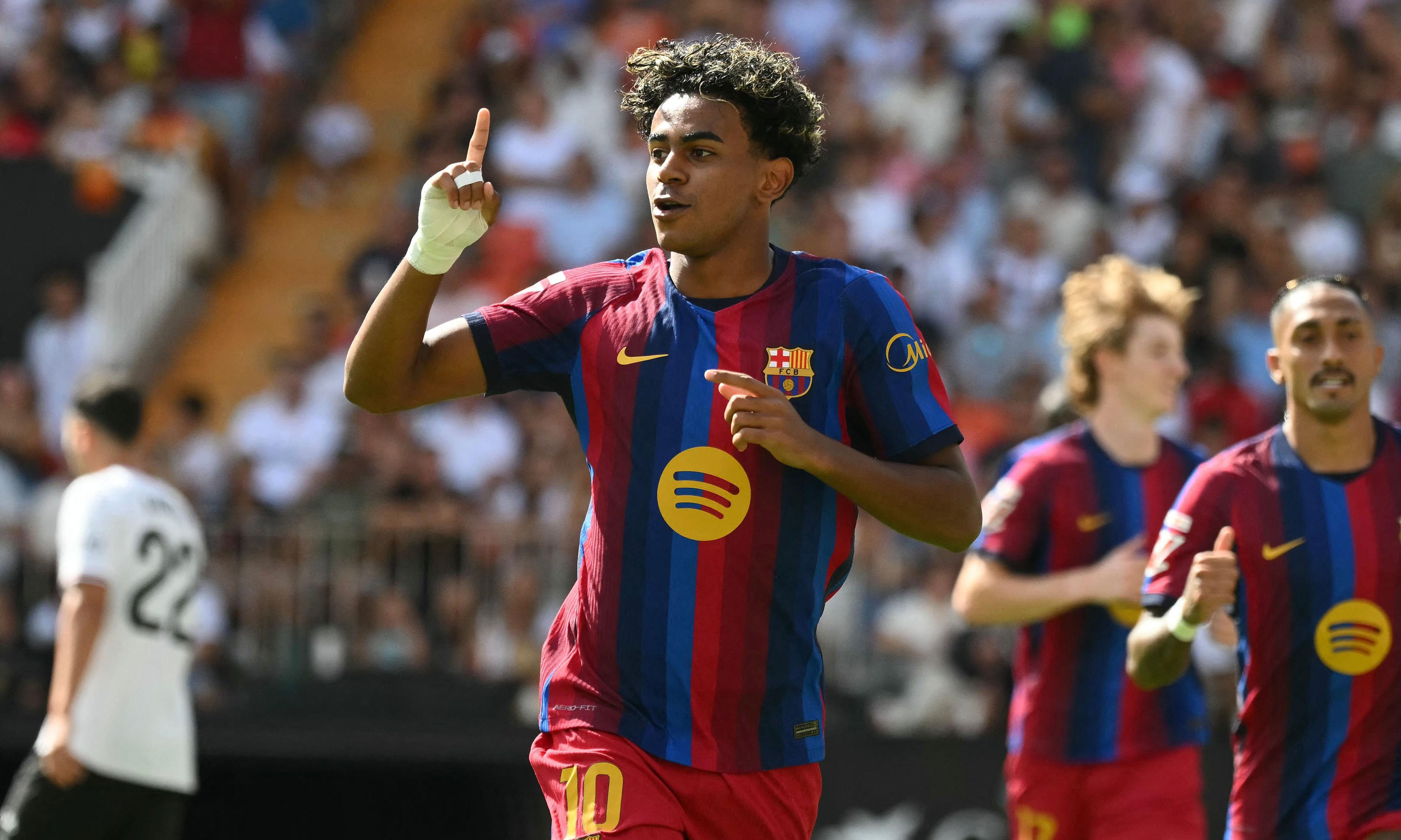 لالیگا: یامال دو برابر بارسلونا را شکست داد و والنسیا را 5-0 کرد