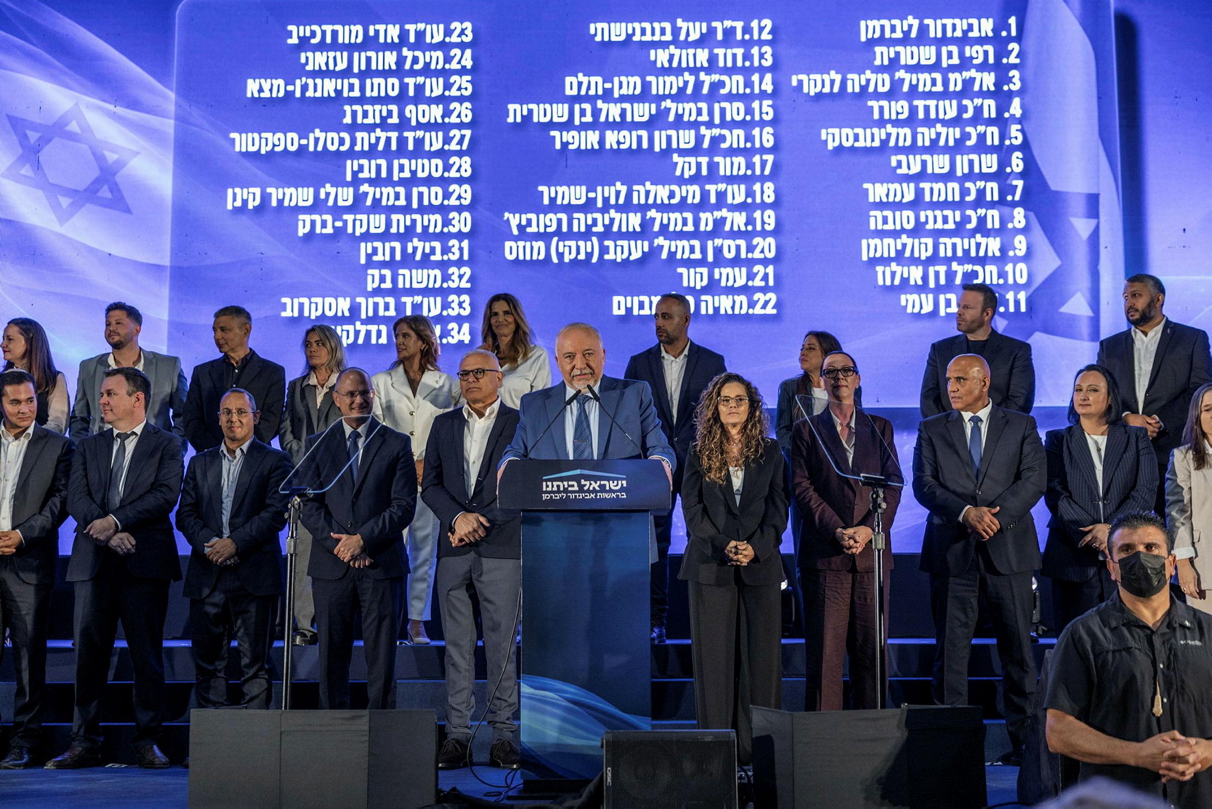 لیبرمن بستگان قربانیان هفتم اکتبر را به اسرائیل تقدیم کرد.