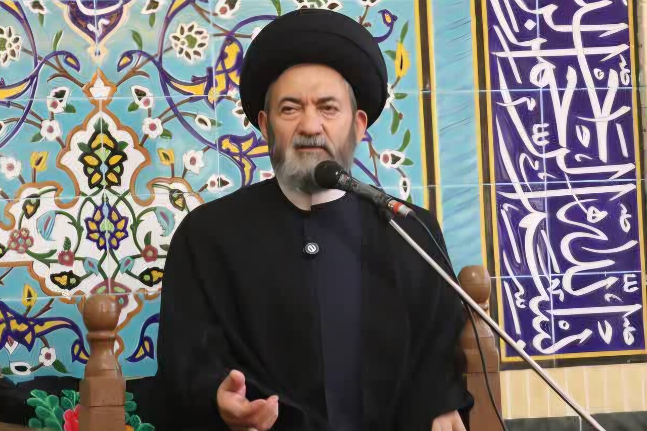 معلمان معماران هویت نسل جوان و خطشکنان نبرد فرهنگی هستند