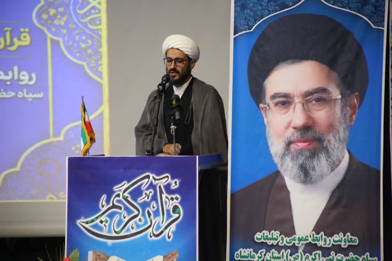حجتالاسلام احمدی: انس با قرآن باید خط ثابت زندگی انسان باشد