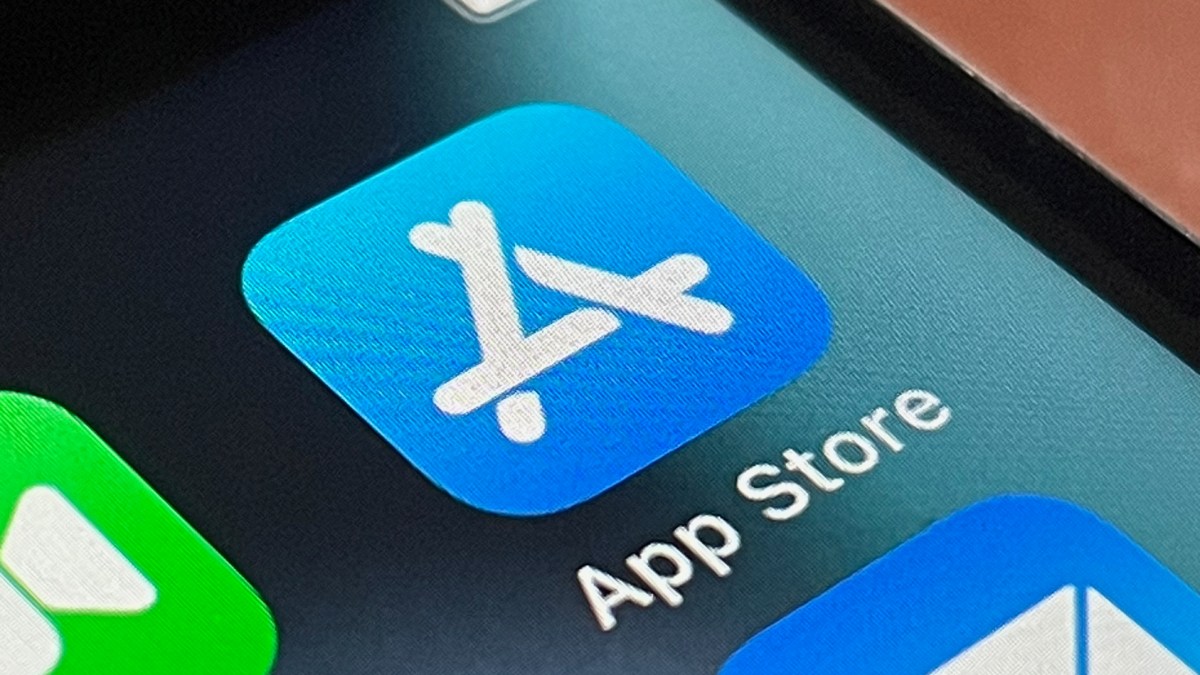 خروج اپ استور فیل شیلر به دلیل احتیاط در مورد برنامه های آتی گزارش شده است