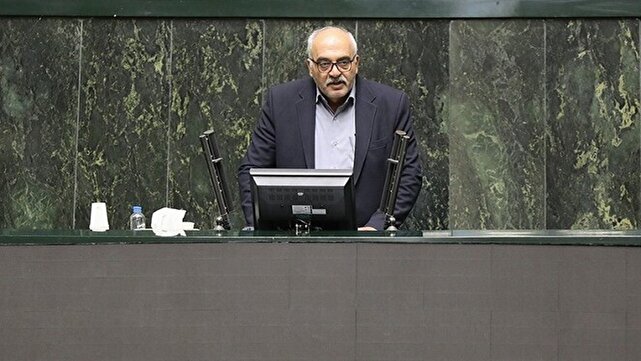 مدارس دولتی حق گرفتن وجه برای ثبتنام دانشآموزان را ندارند