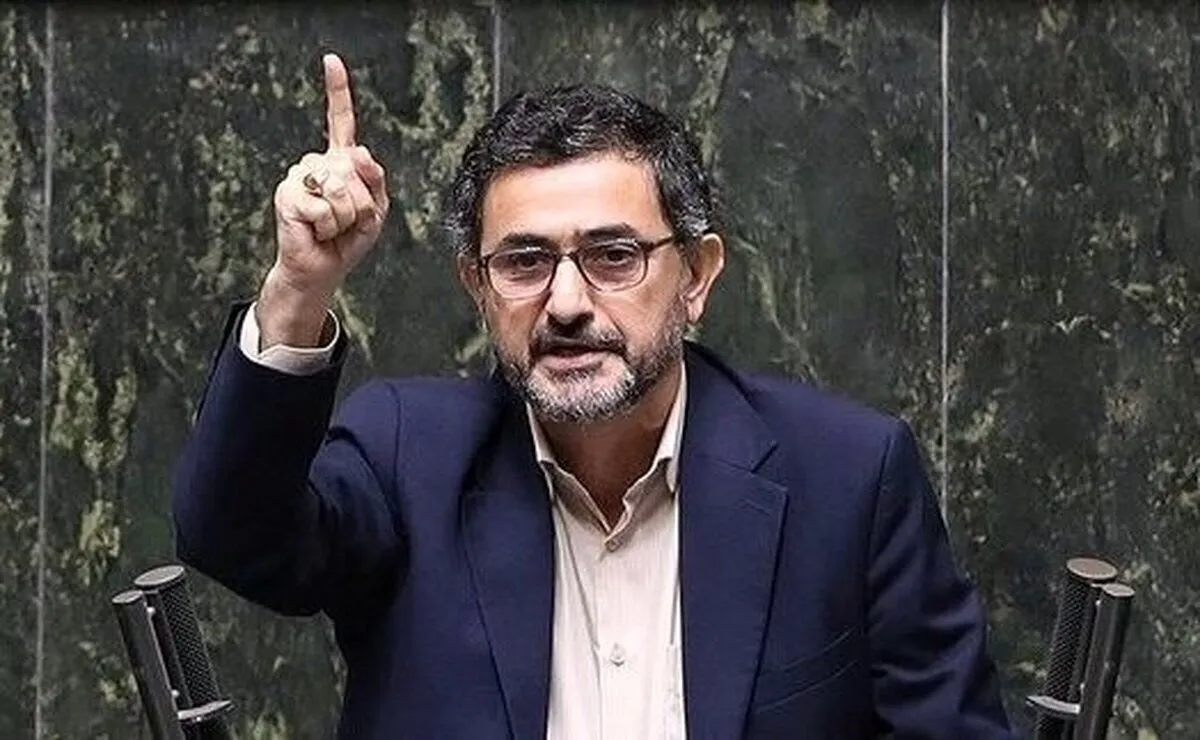 روزنامه نزدیک به قالیباف: هم تجمع مقابل وزارت اقتصاد خطرناک است، هم نسخه «لغو غنی‌سازی»