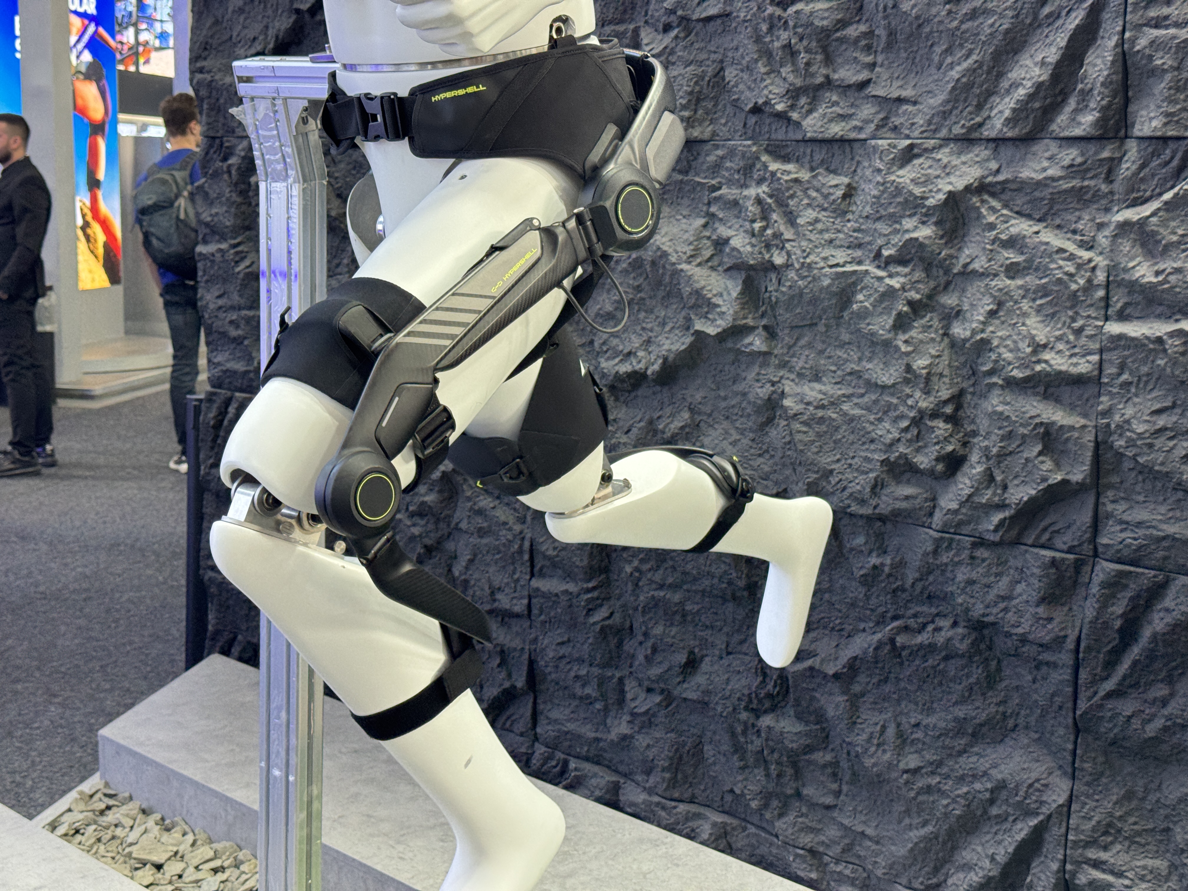 Hypershell's Halo Full-Leg Exoskeleton مرا در مورد پیاده روی هایی که امیدوارم یک روز تلاش کنم رویاهای بزرگی ایجاد کرد