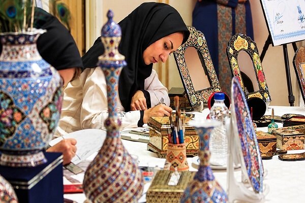 پشت غرفههای رنگارنگ، چه خبر است؟ اینجا هر محصول یک قصه دارد
