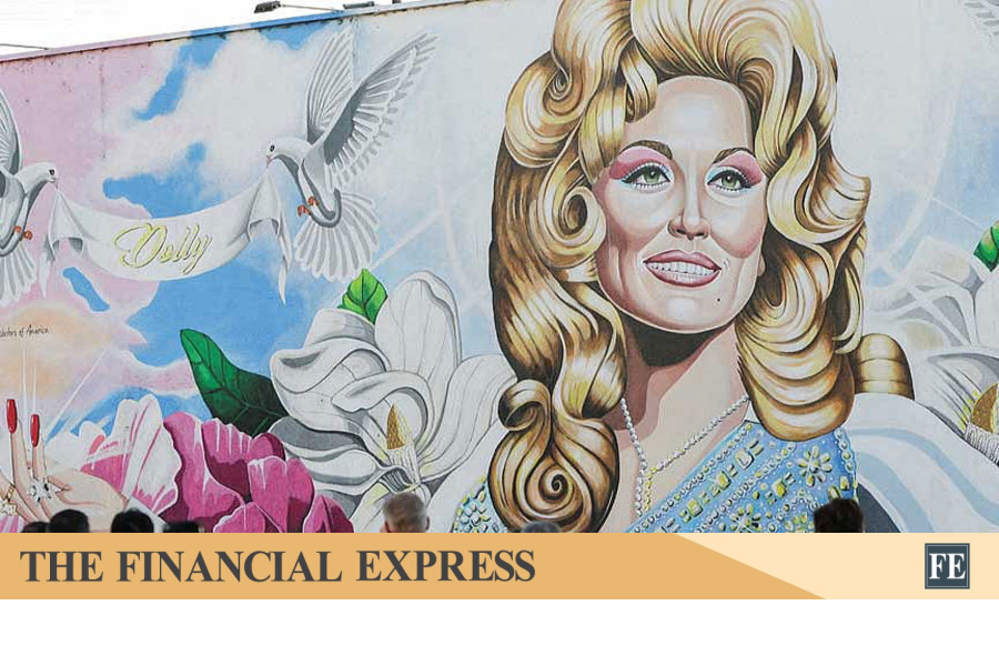 خواهر دالی پارتون خواستار پایان دادن به پست های "آشغال هوش مصنوعی" پس از مرگ خواننده شد.