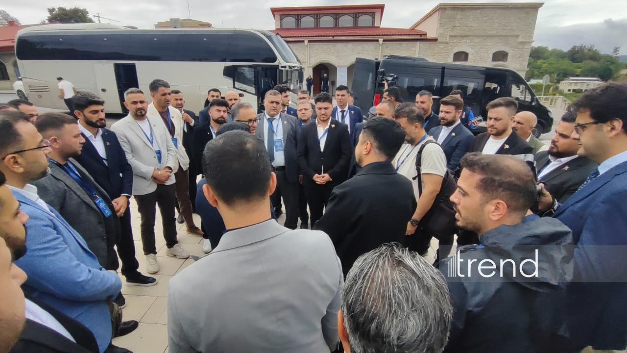 بازدید رهبران مذهبی از مساجد تاریخی شوش آذربایجان (عکس)