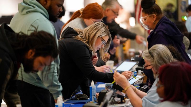 ترامپ از دیوان عالی می خواهد سیستم بحث برانگیز مورد استفاده برای پاکسازی رای دهندگان را احیا کند