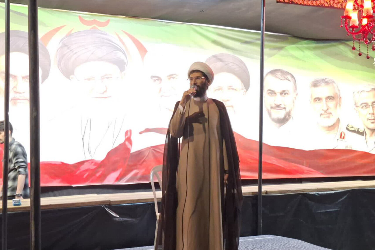 ایستادگی مردم و مجاهدتهای رزمندگان اسلام هیمنه غرب را در هم شکسته است