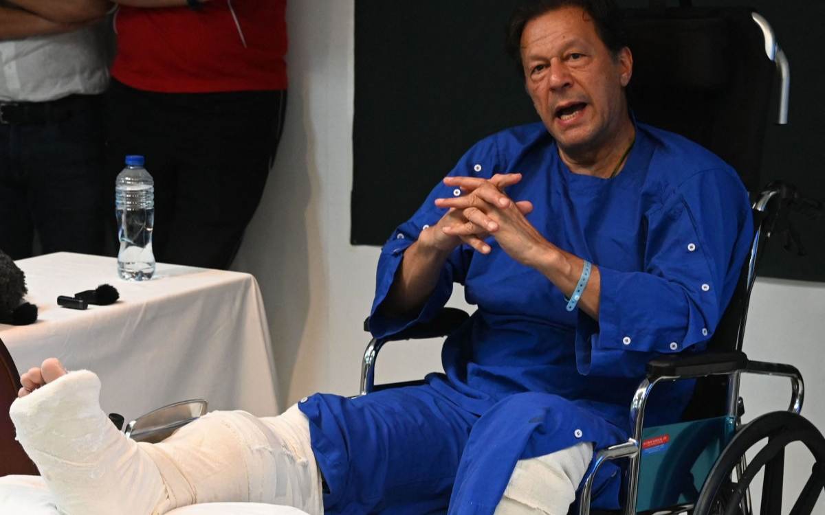 پیسر سابق واسم اکرم خواستار "رفتار منصفانه" با عمران خان زندانی شد | بازی امروز کریکت به زبان انگلیسی