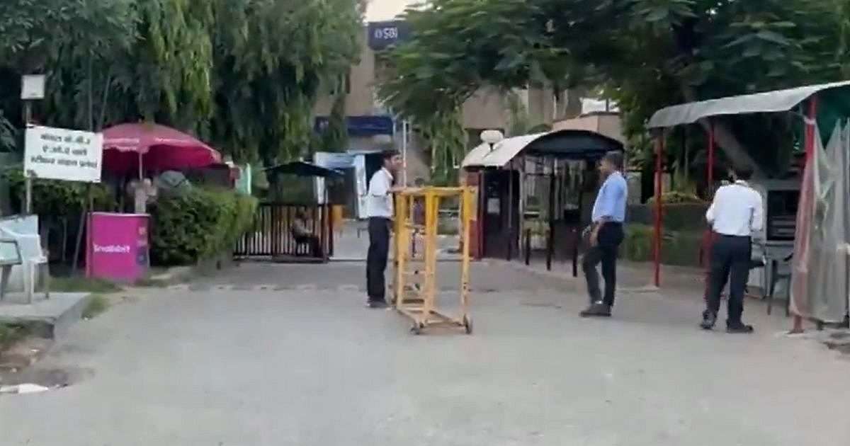 راکش مهتا، رئیس سابق دهلی، در محل اقامت خود در اثر خودکشی درگذشت