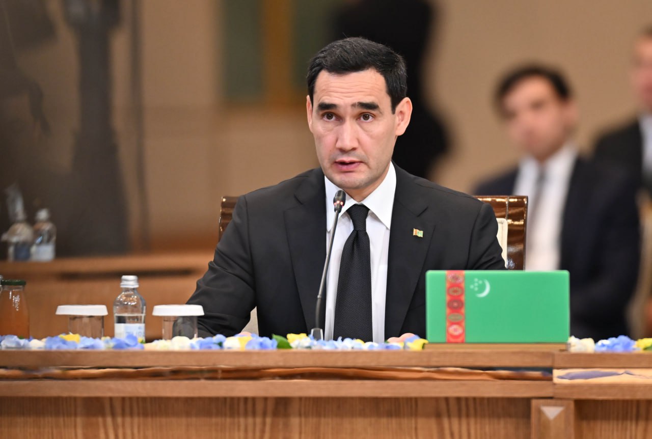 رئیس جمهور ترکمنستان از پیشرفت اقتصادی-اجتماعی تاجیکستان تمجید کرد