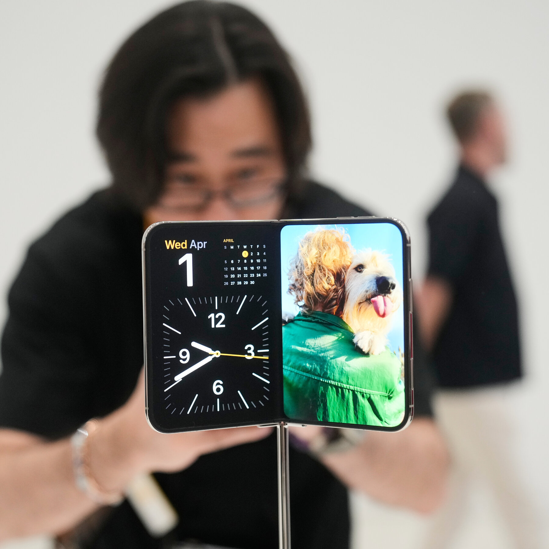 اپل از iPhone Duo رونمایی کرد، یک گوشی تاشو با قیمت 1999 دلار