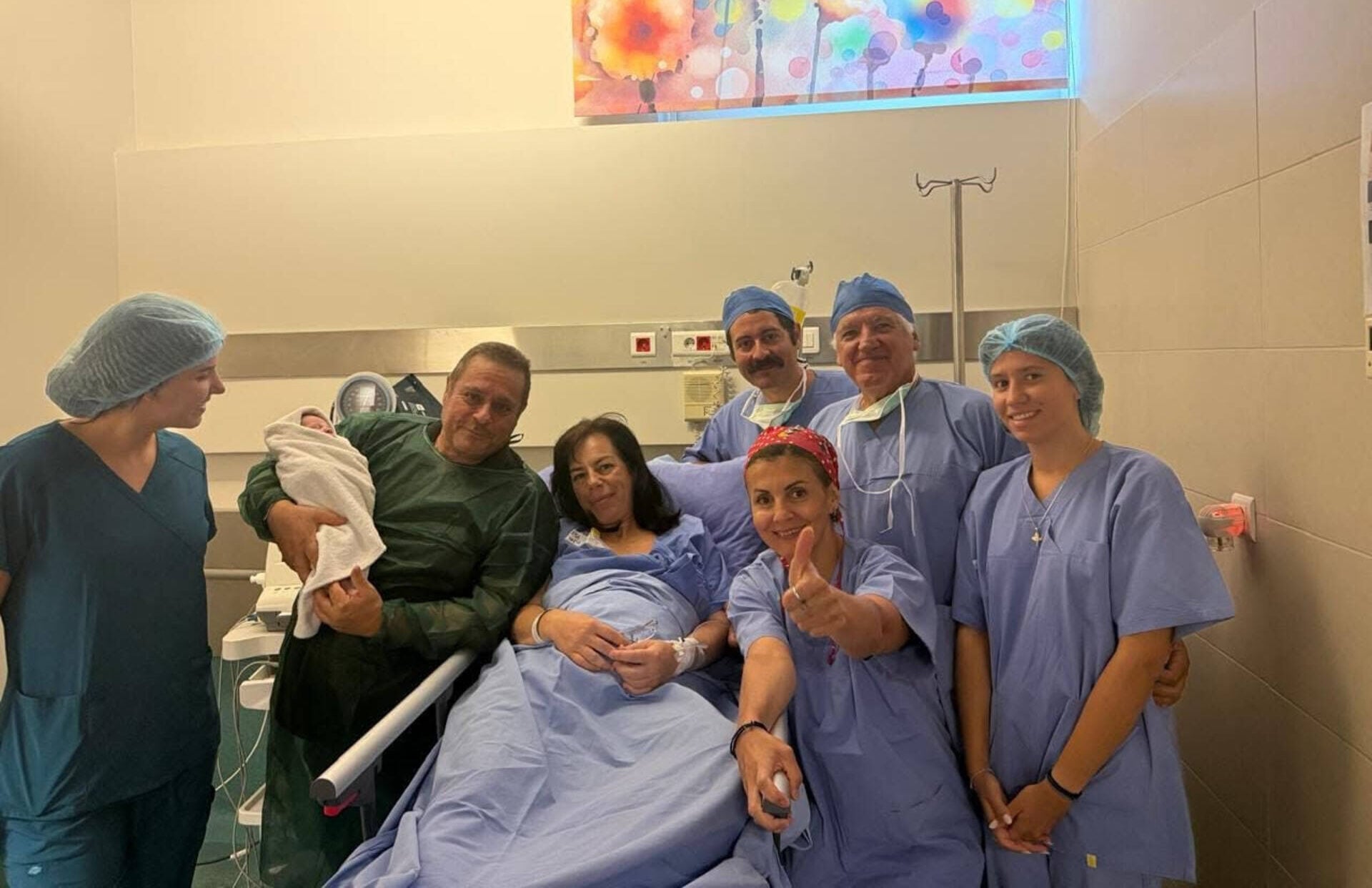 یک زن یونانی پس از از دست دادن پسرش از جنین 22 ساله IVF به دنیا آمد