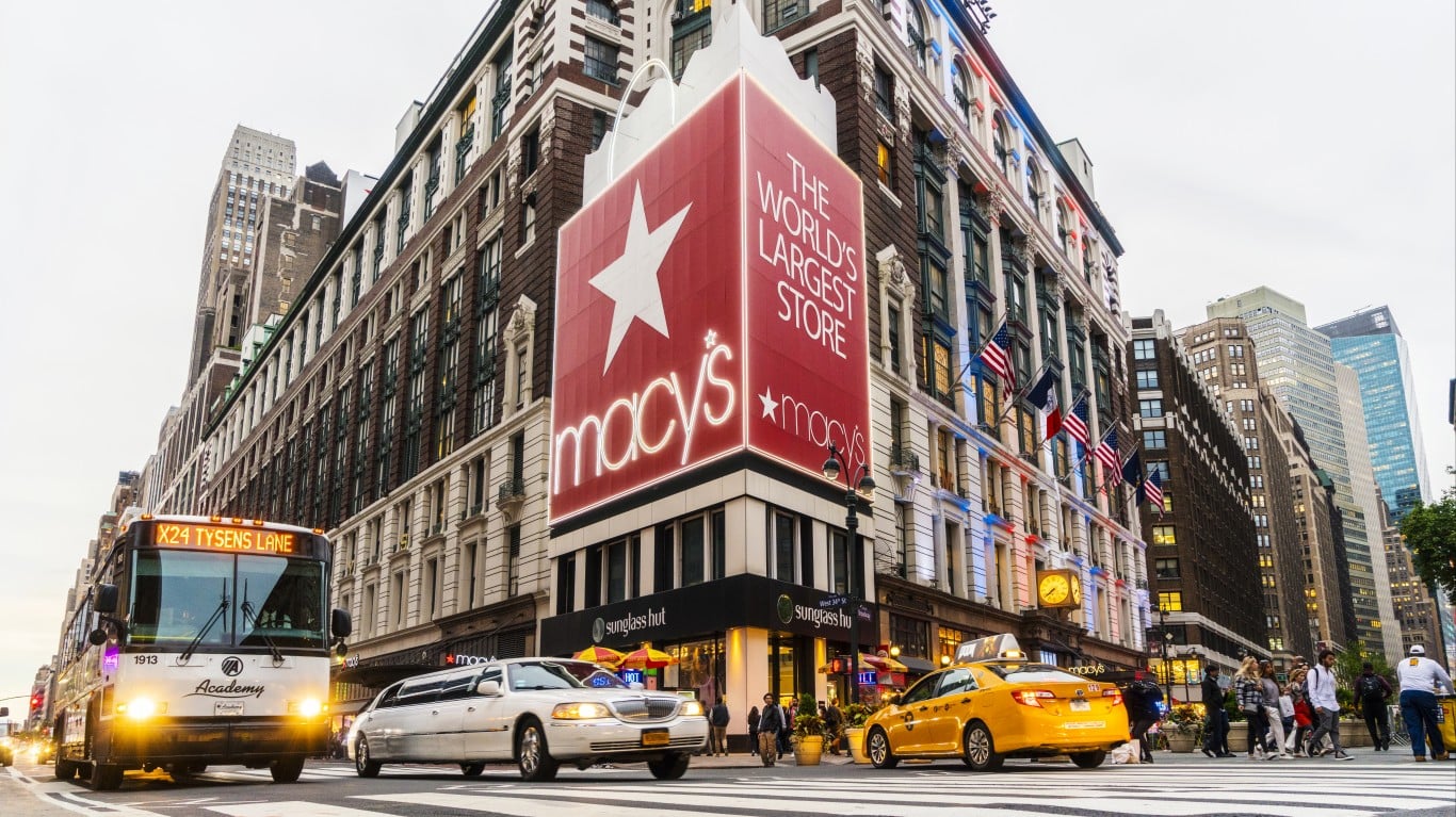 Macy's Sinks 5% علیرغم افزایش چشم انداز تمام سال، Kohl's و TJX Barely Budge