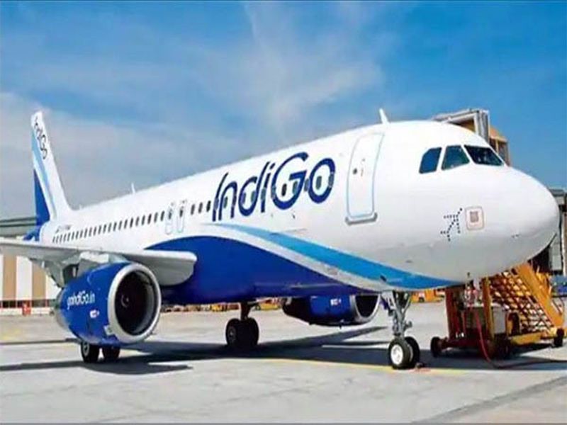 پرواز IndiGo بنارس به بمبئی ساعت ها به دلیل بیماری خلبان به تاخیر افتاد