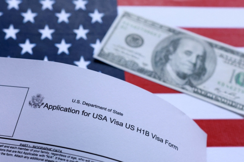 دولت ترامپ معافیت از دوره مهلت برای دارندگان H-1B پس از از دست دادن شغل را پیشنهاد می کند