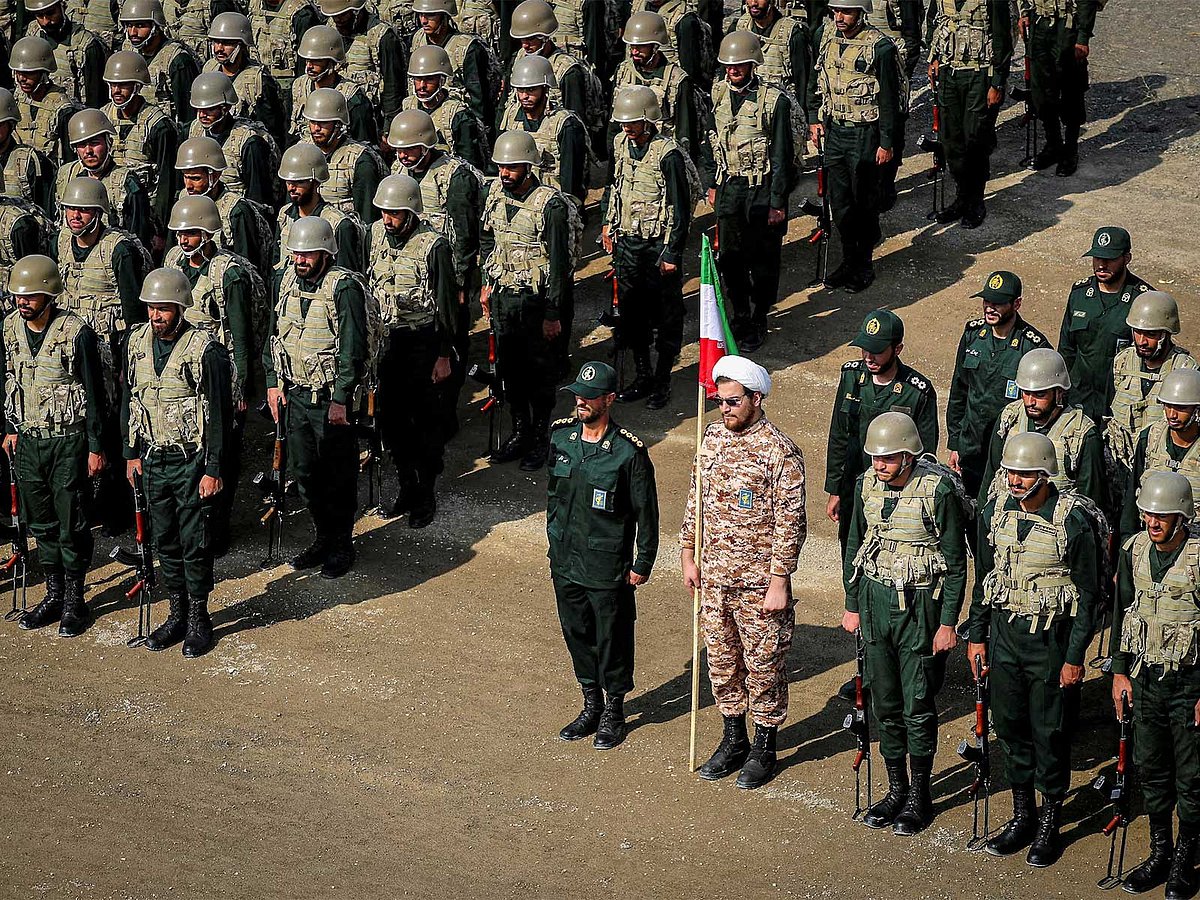 ایران صدها افسر سپاه را برای هدف قرار دادن تنگه باب المندب به یمن اعزام می کند